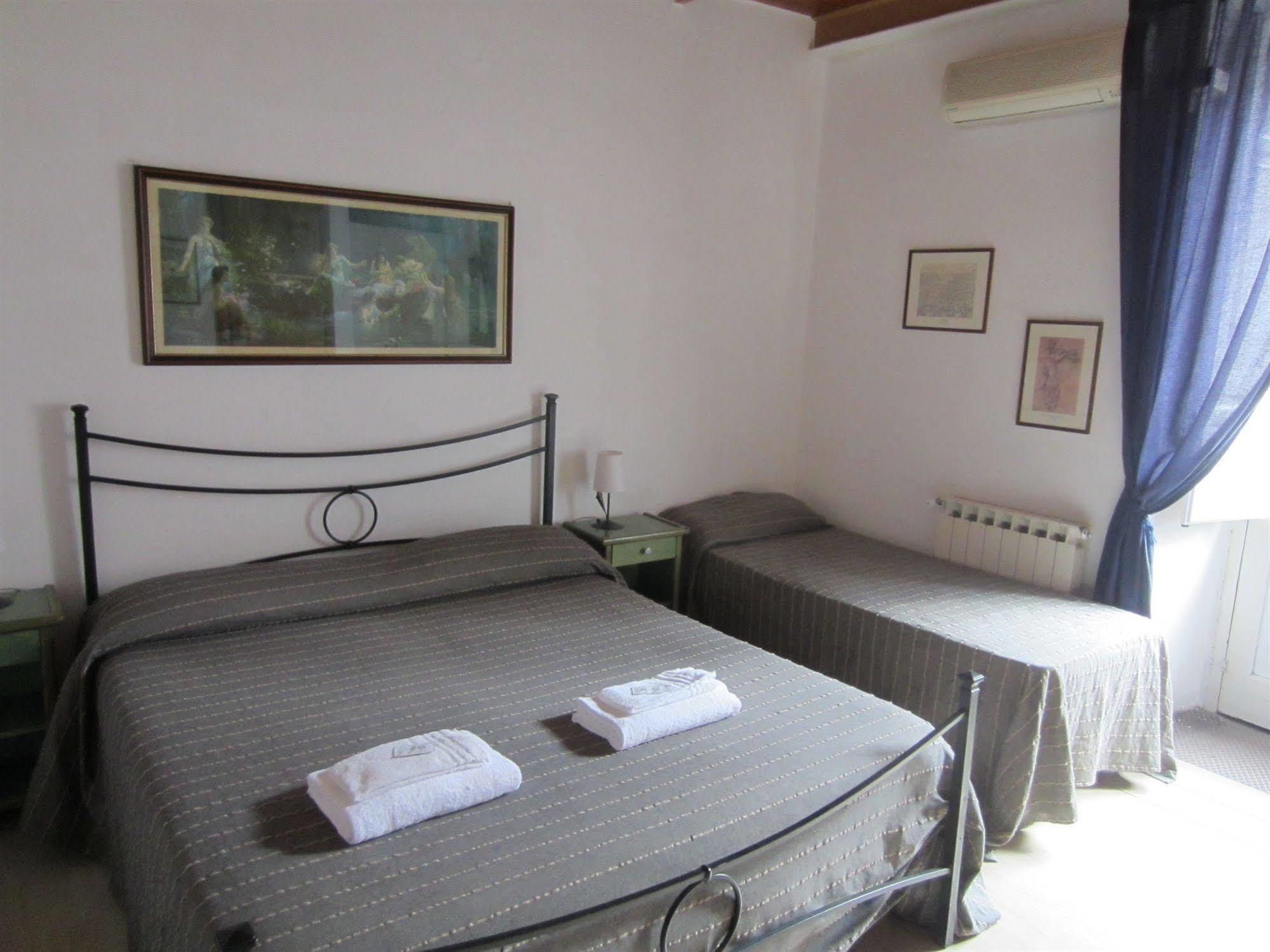カターニア イ ヴェスプリ Bed & Breakfast エクステリア 写真
