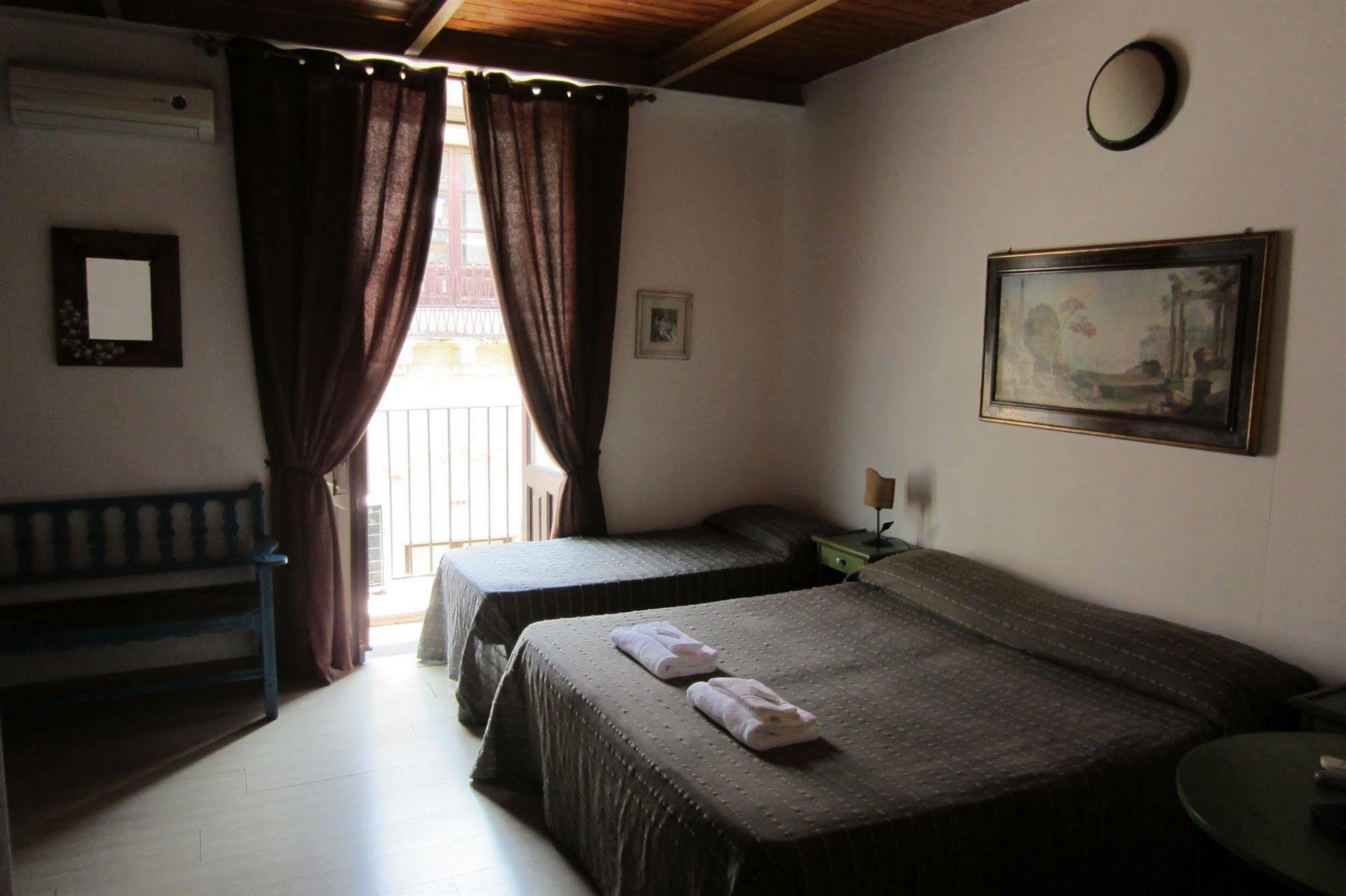 カターニア イ ヴェスプリ Bed & Breakfast エクステリア 写真